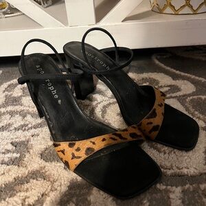 Apostrophe Beauty Tan and Black Cougar Print Shoes Sz 9.5